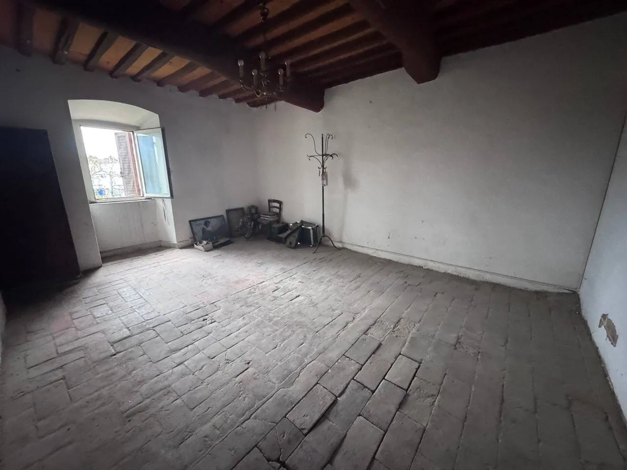 Vendesi Terratetto Con Due Ingressi Indipendente – Rif. V176