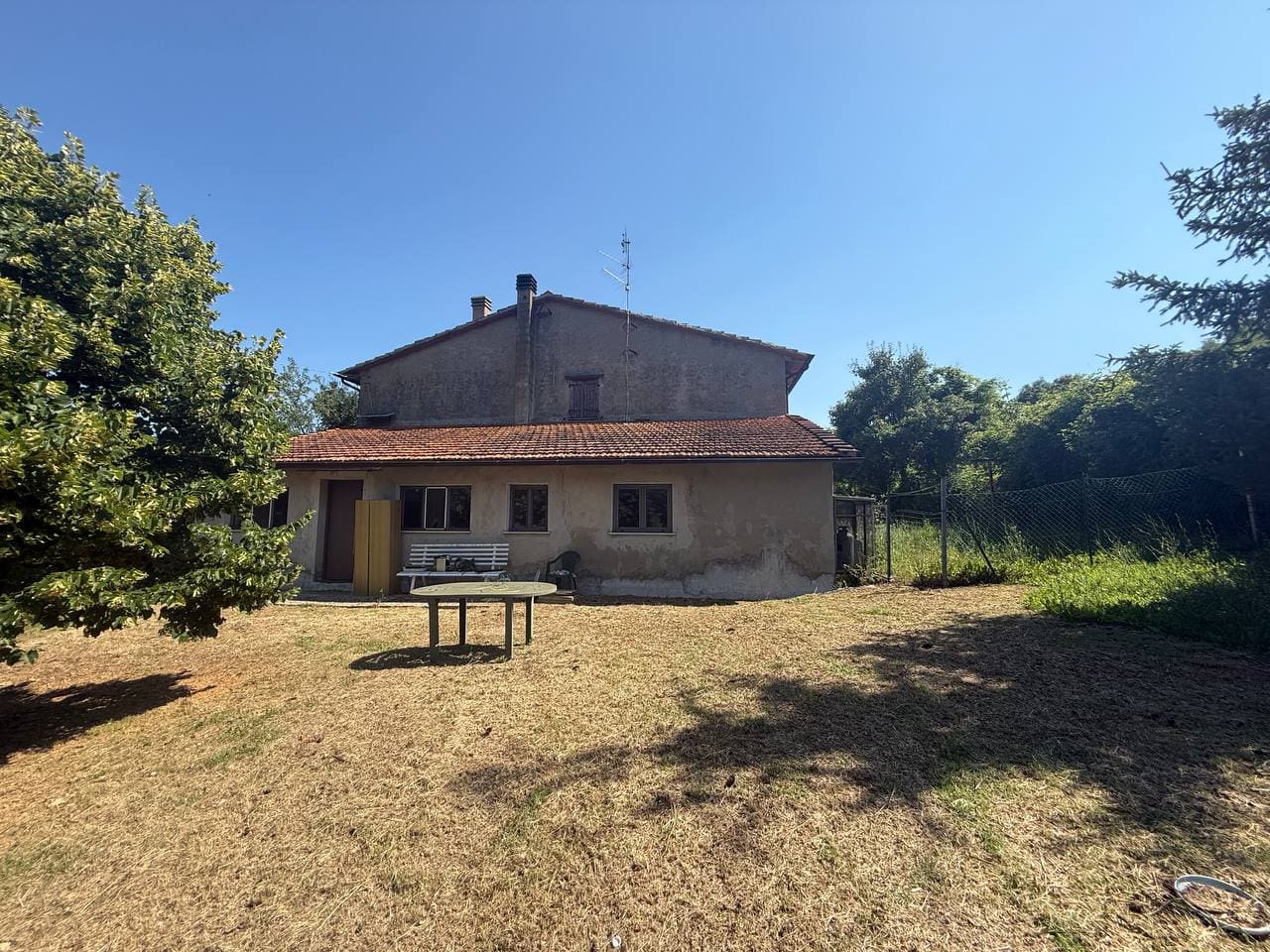 Casale Indipendente Con 70 Ettari Di Terreno – Rif. V191