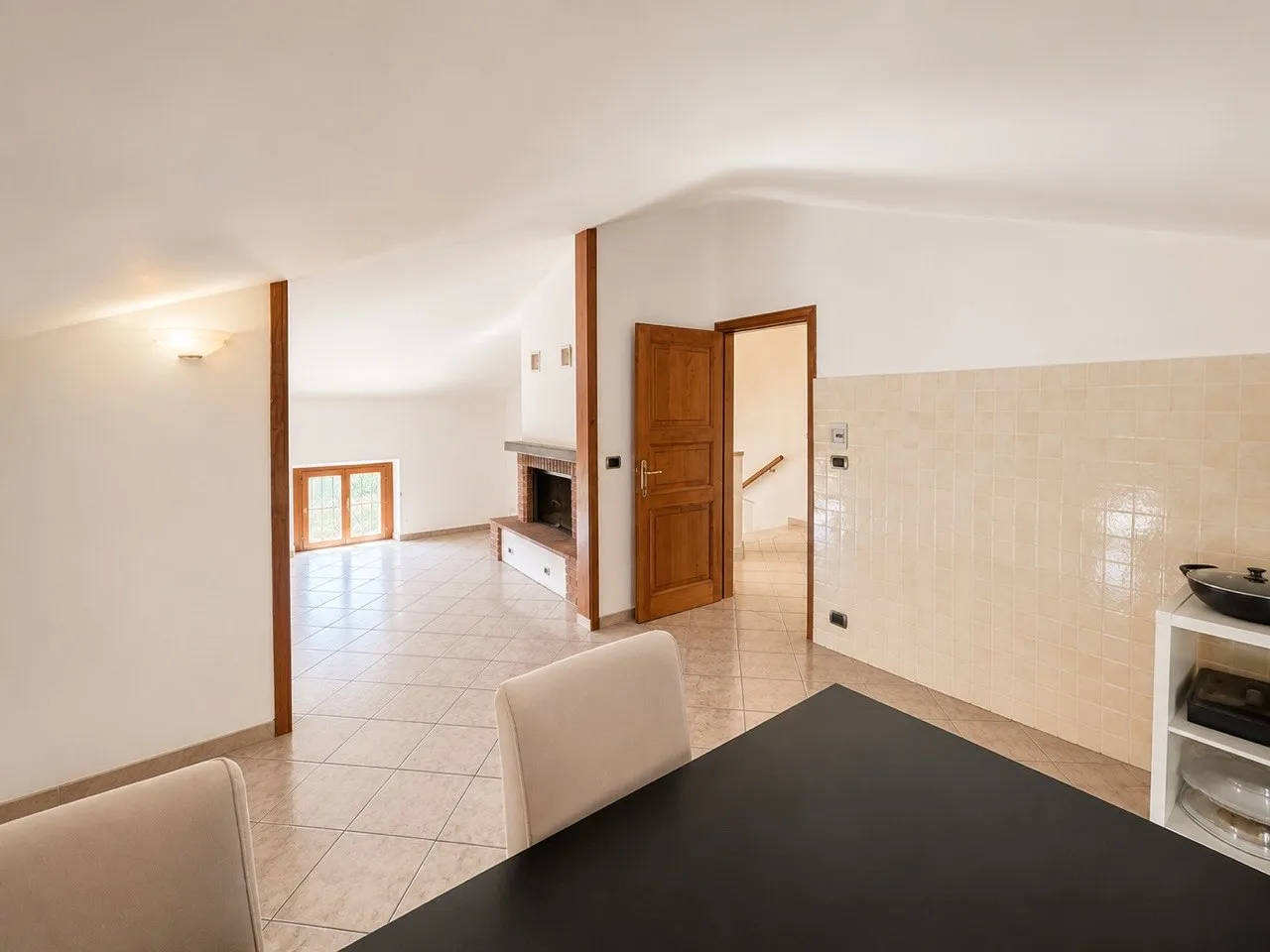 Chiassa Superiore: Casa Indipendente Con Mansarda Abitabile – Rif. V193
