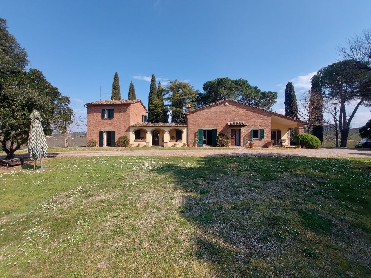 Villa Con Vista Panoramica su Lucignano – Rif. V182