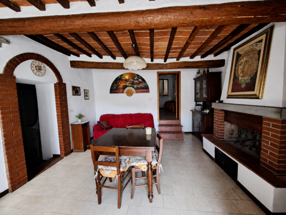 Trilocale Con Ingresso Indipendente E Cantine – Rif. A345