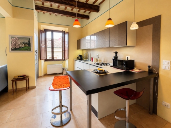 Elegante Appartamento In Palazzo Storico Nel Cuore Di Corso Italia – Rif. A343
